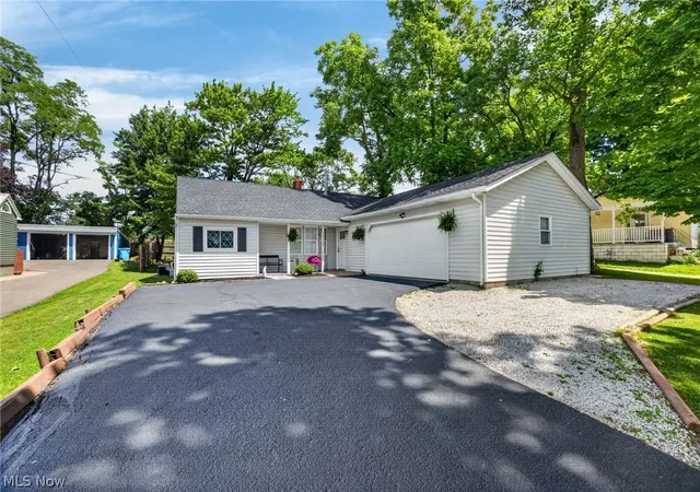 2nd image of 13772 Carlton St, Burton, OH 44021 | MLS# 5217833