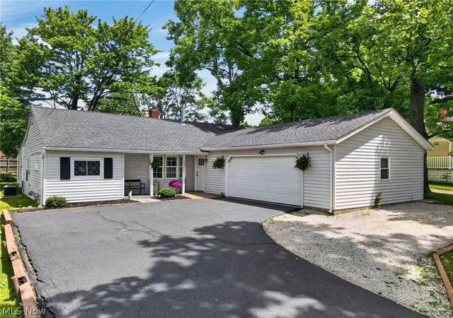 3rd image of 13772 Carlton St, Burton, OH 44021 | MLS# 5217833