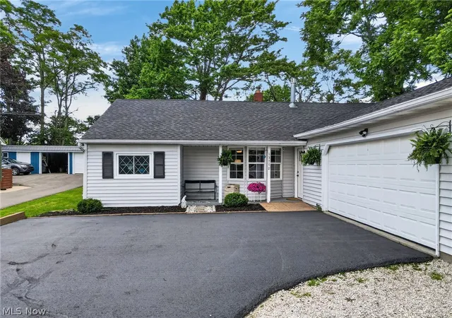 4th image of 13772 Carlton St, Burton, OH 44021 | MLS# 5217833