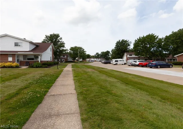 Homes for sale in North Olmsted, OH | 25415 Clubside Drive, North Olmsted, OH 44070 | Houzeo