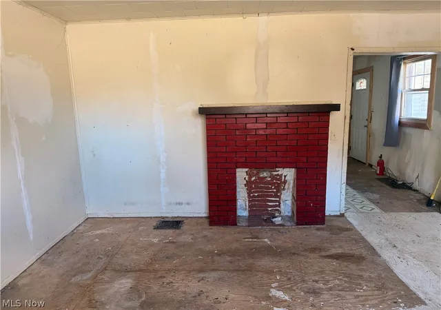 Photo 3 of Single family home for sale at 204 Trenton Ave, Uhrichsville, OH 44683 | MLS# 5221362 | Listing updated on 2026-06-23