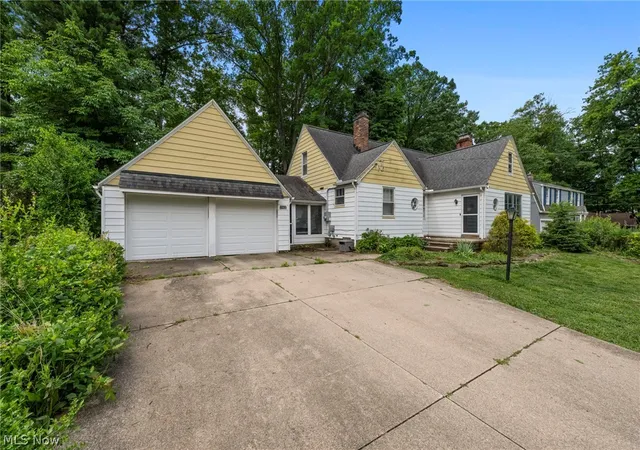 3rd image of 29408 Luxona Ave, Wickliffe, OH 44092 | MLS# 5221289