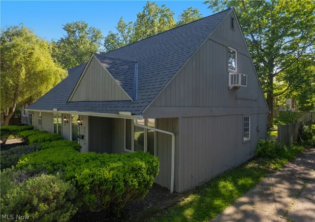 Photo 3 of Single family home for sale at 25524 Chatworth, Euclid, OH 44117 | MLS# 5219214 | Listing updated on 2026-09-28