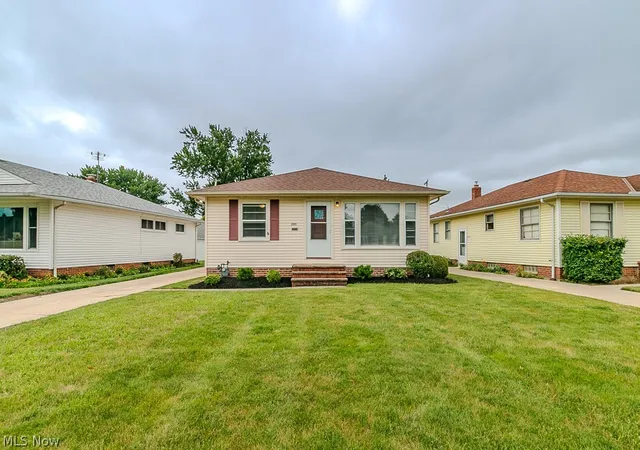 Homes for sale in Willowick, OH | 595 Dickerson Rd, Willowick, OH 44095 | MLS# 5221137