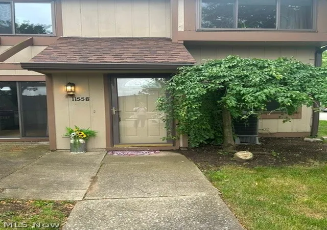 Listing Photo 3 - Condo for sale in building located at 11558 Harbour Light Dr, North Royalton, OH 44133