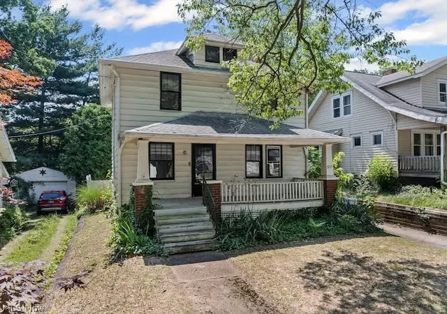 Photo 3 of Single family home for sale at 577 Eastland Ave, Akron, OH 44305 | MLS# 5221086 | Listing updated on 2026-08-19
