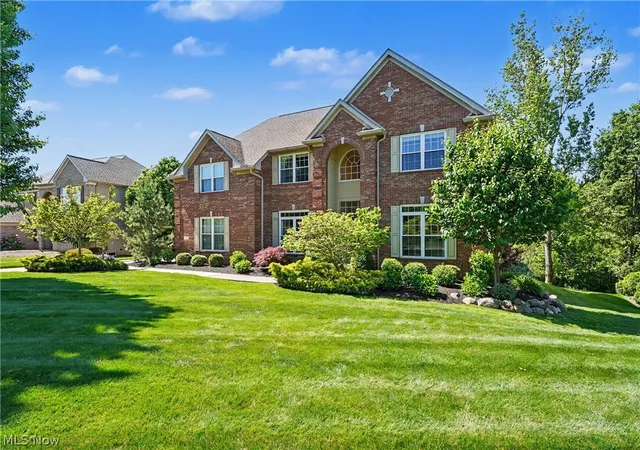Homes for sale in Aurora, OH | 975 W Parkway Blvd, Aurora, OH 44202 | MLS# 5217906