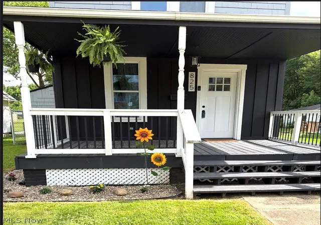 2nd image of 825 Oak Ave Se, Massillon, OH 44646 | MLS# 5221484