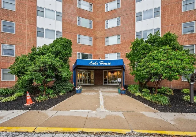Homes for sale in Lakewood, OH | 11850 Edgewater Dr #110, Lakewood, OH 44107 | MLS# 5221386