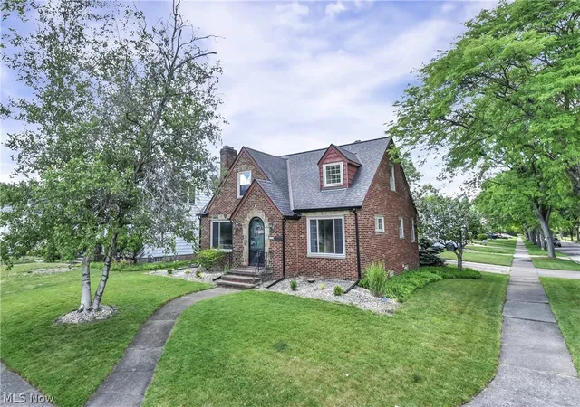 Homes for sale in Parma Heights, OH | 5998 Maplecliff Dr, Parma Heights, OH 44130 | MLS# 5219612