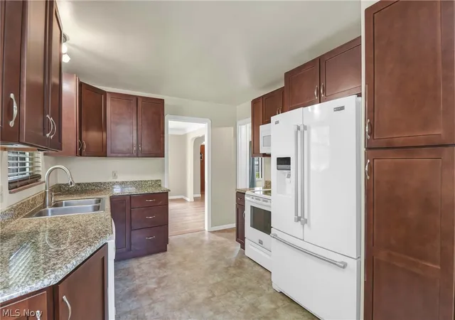 Homes for sale in Parma Heights, OH | 5998 Maplecliff Dr, Parma Heights, OH 44130 | MLS# 5219612
