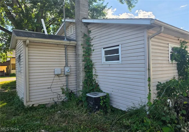 3rd image of 49 E Muskingum Ave, Dresden, OH 43821 | MLS# 5221666