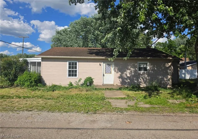 5th image of 49 E Muskingum Ave, Dresden, OH 43821 | MLS# 5221666