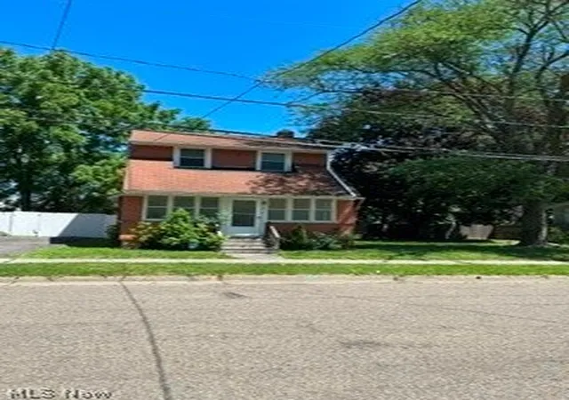 Photo 1 of Single family home for sale at 1113 Santee Ave, Akron, OH 44306 | MLS# 5221716 | Listing updated on 2026-09-18