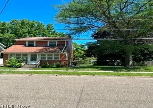Photo 2 of Single family home for sale at 1113 Santee Ave, Akron, OH 44306 | MLS# 5221716 | Listing updated on 2026-09-18