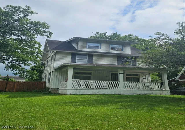 Photo 1 of Single family home for sale at 1613 Canfield Rd, Youngstown, OH 44511 | MLS# 5221545 | Listing updated on 2026-06-27