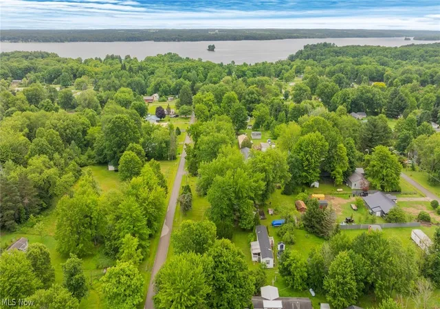 2nd image of 6886 Lindsley Ave, Andover, OH 44003 | MLS# 5221530