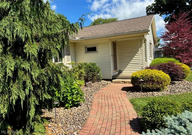 Homes for sale in East Palestine, OH | 573 Grandview Ave, East Palestine, OH 44413 | MLS# 5221722