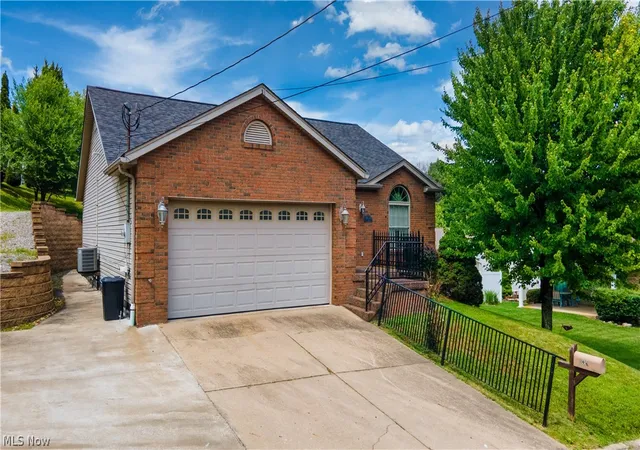Photo 2 of Single family home for sale at 139 Karen Way, Weirton, WV 26062 | MLS# 5221032 | Listing updated on 2026-07-24