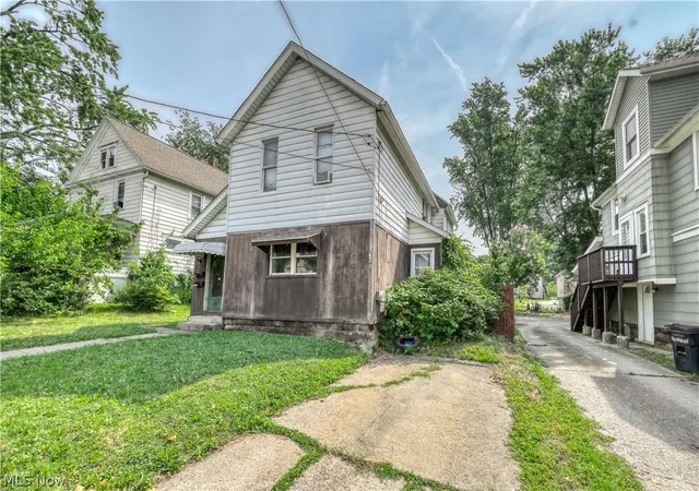 2nd image of 503 Sumner St, Akron, OH 44304 | MLS# 5221492