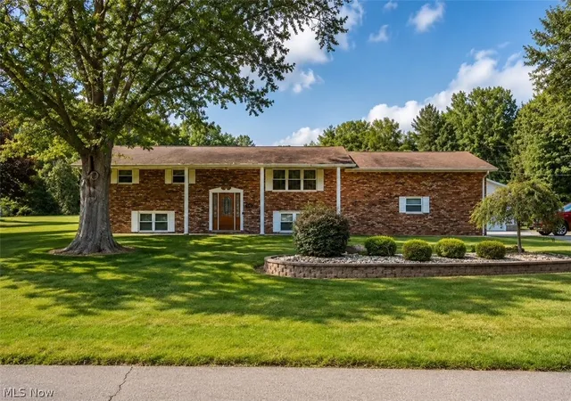 Homes for sale in Belpre, OH | 550 Emmaus Rd, Belpre, OH 45714 | MLS# 5221761