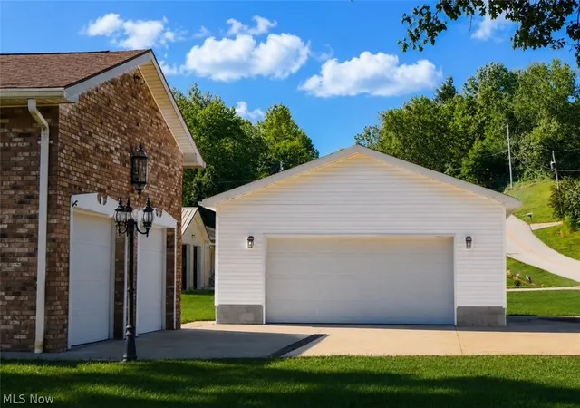 Homes for sale in Belpre, OH | 550 Emmaus Rd, Belpre, OH 45714 | MLS# 5221761
