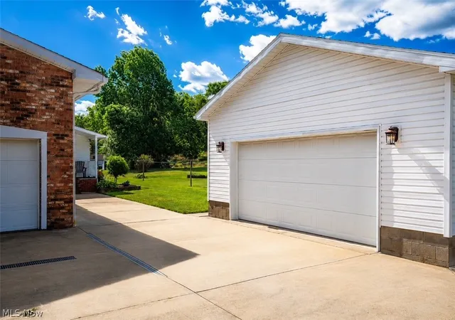Homes for sale in Belpre, OH | 550 Emmaus Rd, Belpre, OH 45714 | MLS# 5221761
