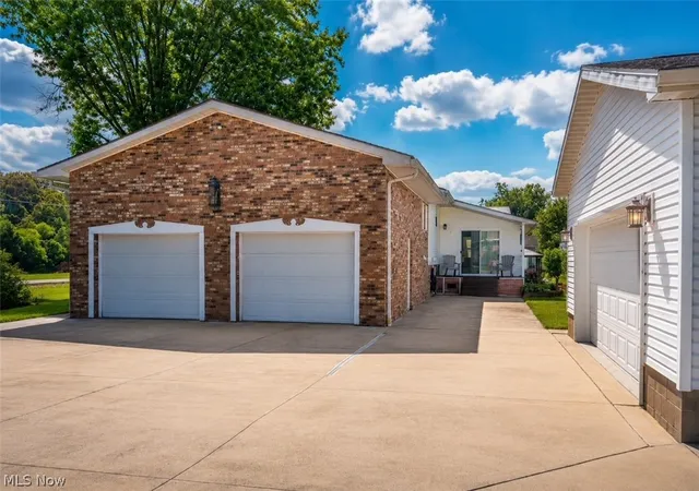 Homes for sale in Belpre, OH | 550 Emmaus Rd, Belpre, OH 45714 | MLS# 5221761