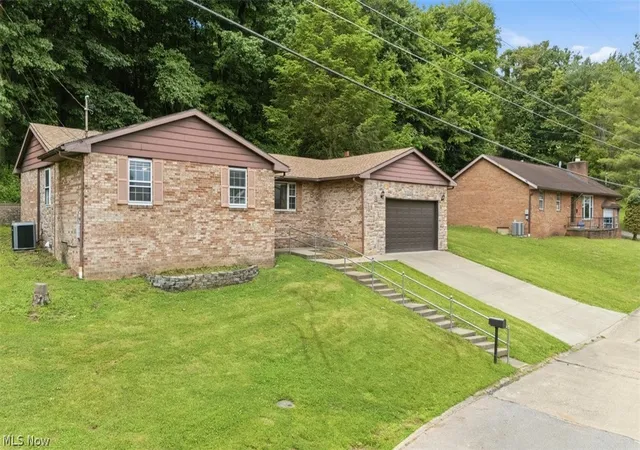 Homes for sale in Parkersburg, WV | 404 W Wildwood Dr, Parkersburg, WV 26101 | MLS# 5221395