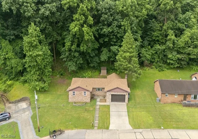 Homes for sale in Parkersburg, WV | 404 W Wildwood Dr, Parkersburg, WV 26101 | MLS# 5221395