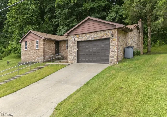 Homes for sale in Parkersburg, WV | 404 W Wildwood Dr, Parkersburg, WV 26101 | MLS# 5221395