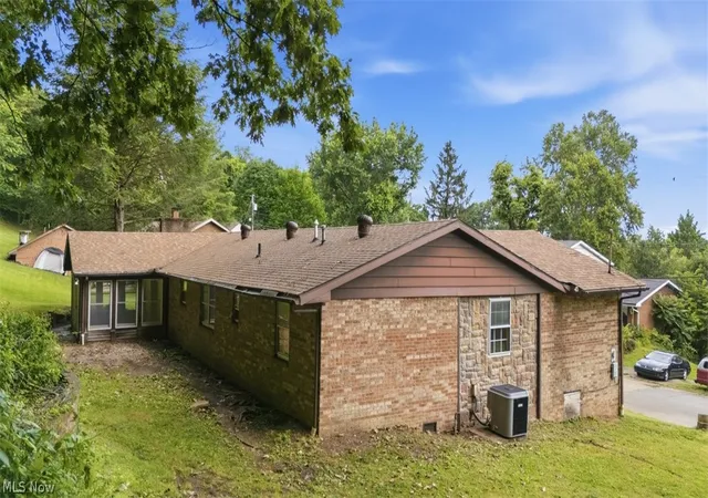 Homes for sale in Parkersburg, WV | 404 W Wildwood Dr, Parkersburg, WV 26101 | MLS# 5221395