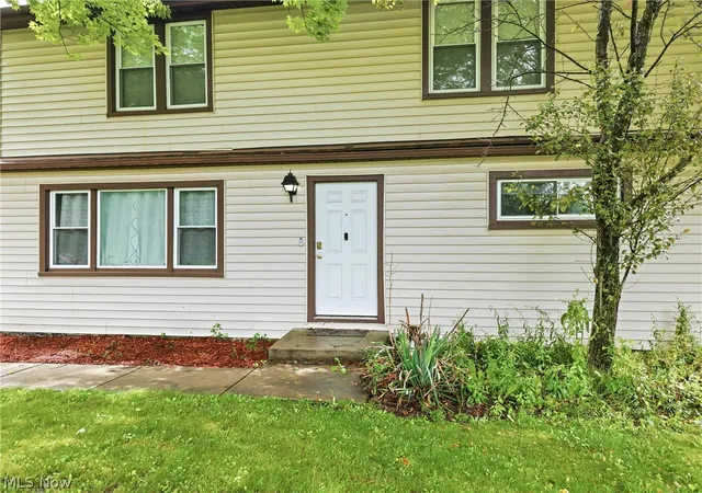 4th image of 3192 Roselawn Dr, Niles, OH 44446 | MLS# 5221778
