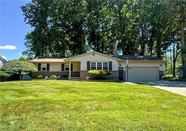 Homes for sale in Niles, OH | 429 Bonnie Brae Ave, Niles, OH 44446 | MLS# 5221851
