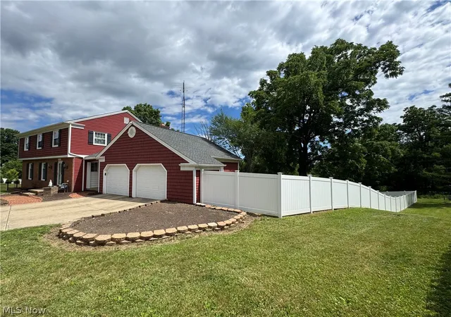 Homes for sale in Bolivar, OH | 1679 Lakeview Sq Ne, Bolivar, OH 44612 | MLS# 5221607