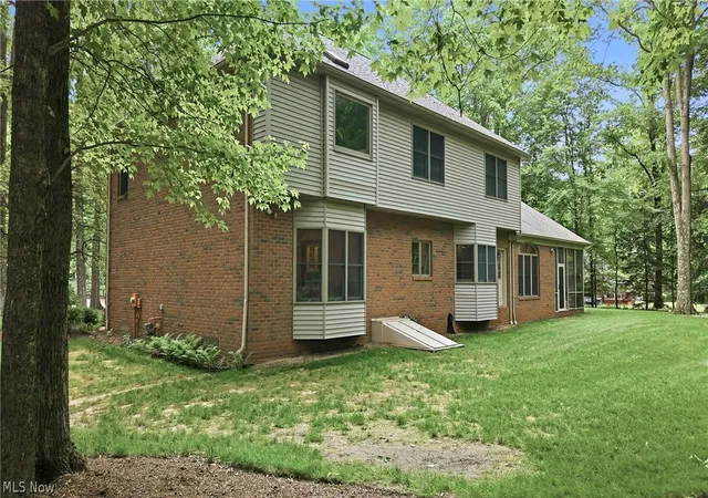 Photo 3 of Single family home for sale at 1881 Quaker Ln, Salem, OH 44460 | MLS# 5219381 | Listing updated on 2026-08-10
