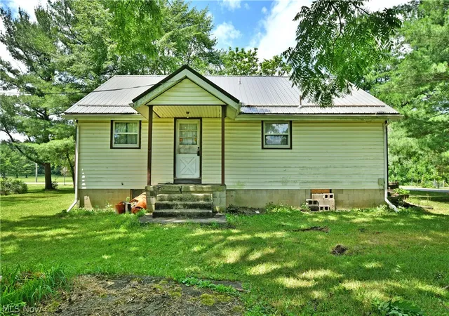 1st image of 3521 Goldner Ln Sw, Warren, OH 44481 | MLS# 5220576