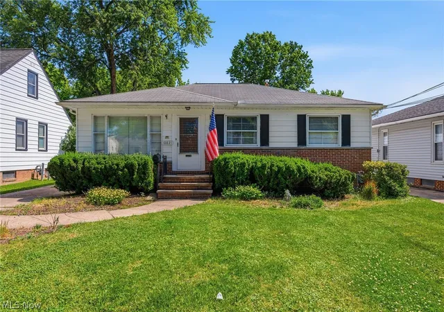 Homes for sale in Parma Heights, OH | 10821 Woodview Blvd, Parma Heights, OH 44130 | MLS# 5219433