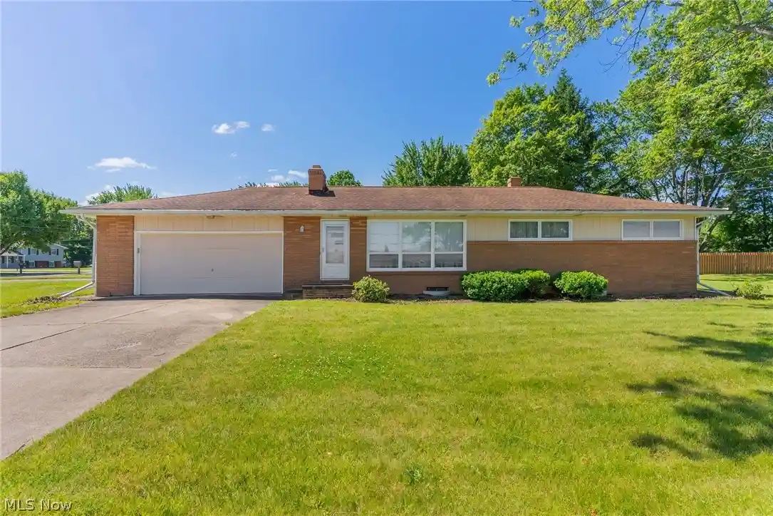 Single family home for sale at 253 Earl Dr NW, Warren, OH 44483 | MLS# 5221846