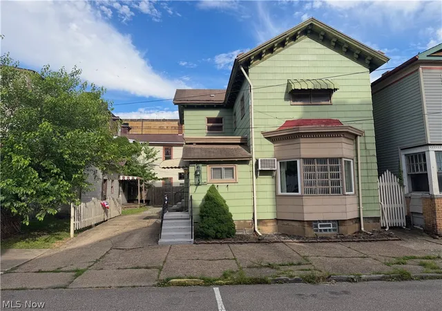 Homes for sale in East Liverpool, OH | 516 Jackson St, East Liverpool, OH 43920 | MLS# 5221940