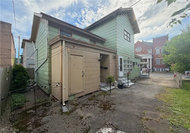 Homes for sale in East Liverpool, OH | 516 Jackson St, East Liverpool, OH 43920 | MLS# 5221940