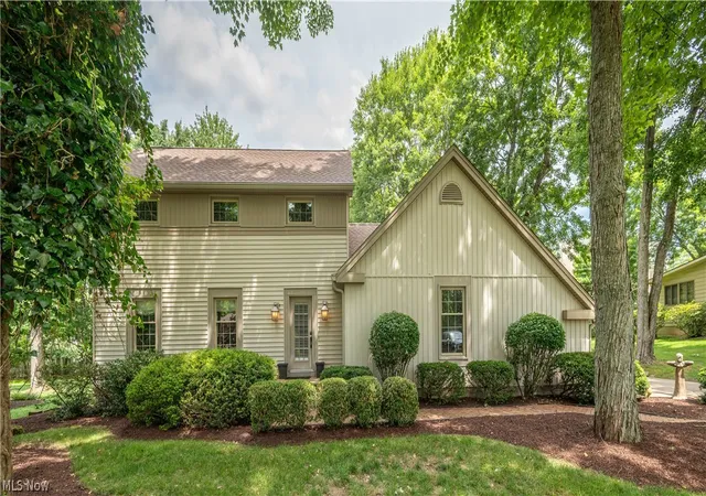 1st image of 548 Squirrel Hill Dr, Youngstown, OH 44512 | MLS# 5219824