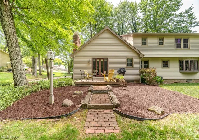 2nd image of 548 Squirrel Hill Dr, Youngstown, OH 44512 | MLS# 5219824