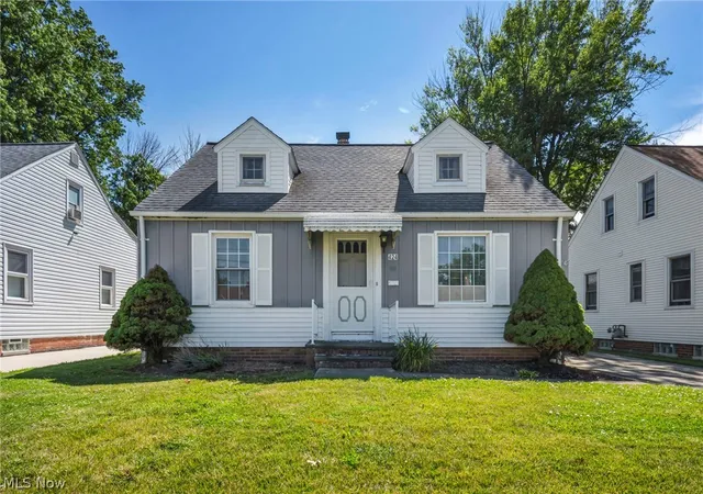 Homes for sale in Willowick, OH | 424 E 326th St, Willowick, OH 44095 | MLS# 5216673