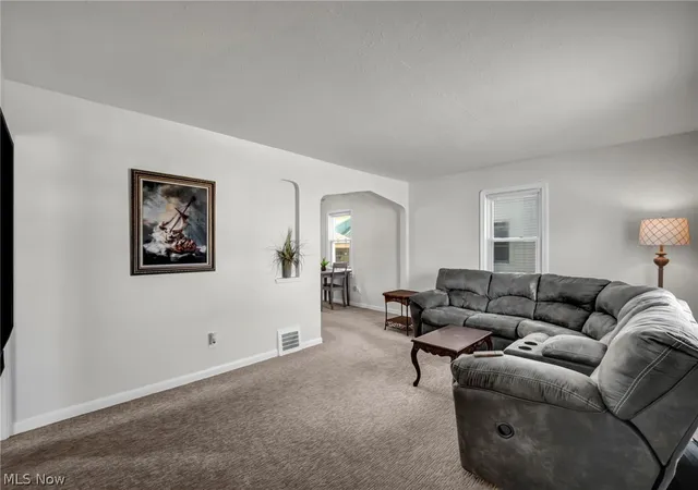 Homes for sale in Willowick, OH | 424 E 326th St, Willowick, OH 44095 | MLS# 5216673