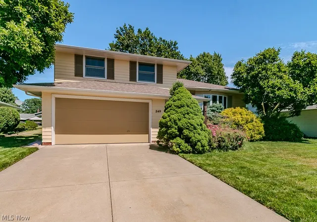 Homes for sale in Eastlake, OH | 249 Shore Dr, Eastlake, OH 44095 | MLS# 5221542