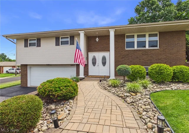Homes for sale in Parkersburg, WV | 2605 David Lee Dr, Parkersburg, WV 26101 | MLS# 5221992