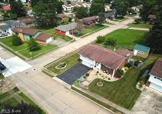 Homes for sale in Parkersburg, WV | 2605 David Lee Dr, Parkersburg, WV 26101 | MLS# 5221992