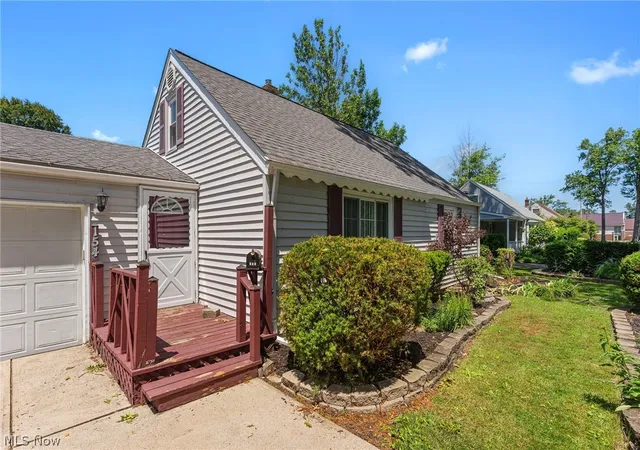 Photo 2 of Single family home for sale at 154 Fairfield Rd, Avon Lake, OH 44012 | MLS# 5220995 | Listing updated on 2026-08-28