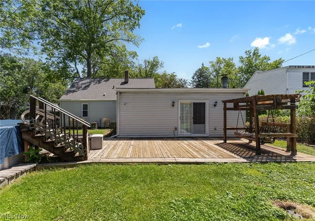 Photo 4 of Single family home for sale at 154 Fairfield Rd, Avon Lake, OH 44012 | MLS# 5220995 | Listing updated on 2026-08-28